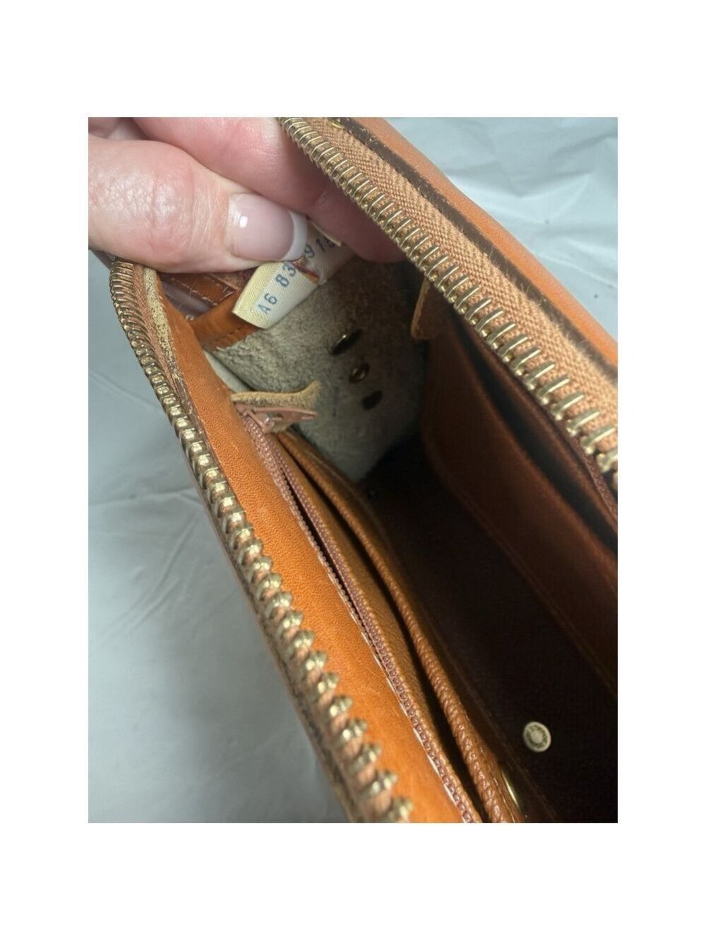 VTG Dooney & Bourke All Weather Leather Taupe Zip top Crossbody Bag Purse - Picture 15 of 15